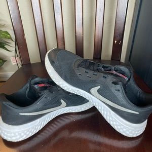 Nike Kids' Grade School Revolution 6 Next Nature Running Shoes Size 4.5